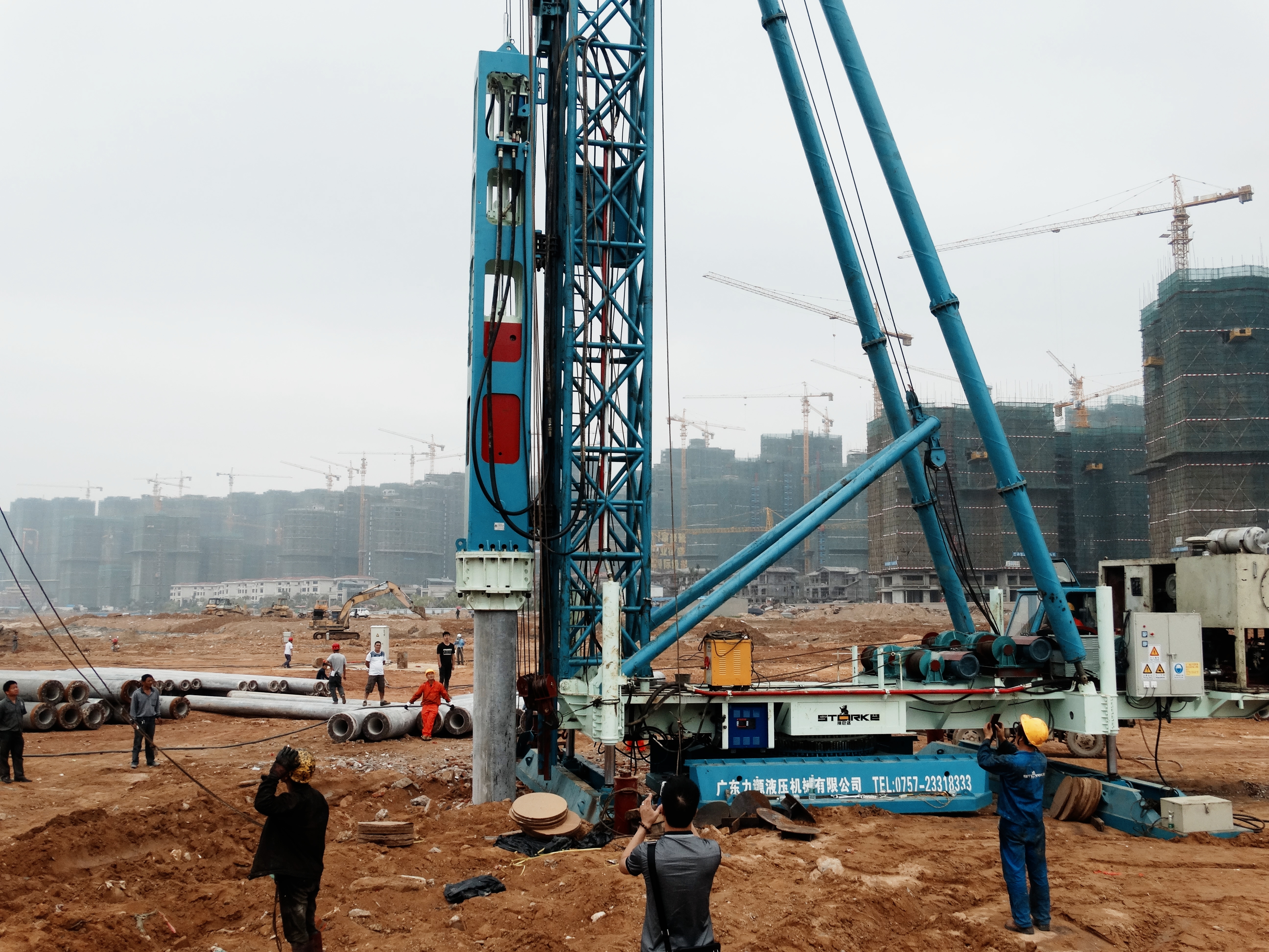 JB100E + HHP12 Applied in Construction at Country Garden Ten-Mile Silver Beach, Huizhou, China