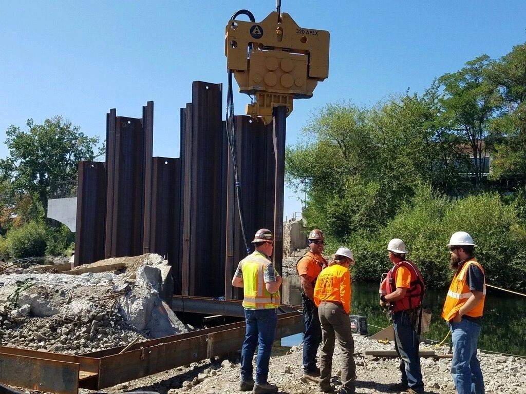 SV320 Driving Steel Sheet Piles in the United States