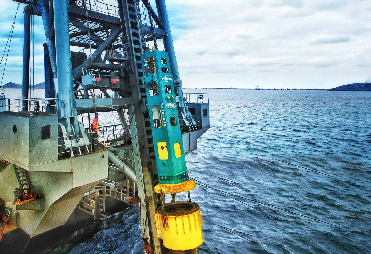 HHP40 Hydraulic Hammer Applied in the Construction of Zhoudai Bridge, China