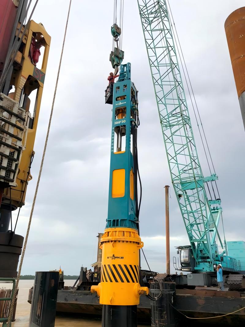 HHP30 hydraulic impact hammer Powers Construction of the Muara Lassa Bridge in Malaysia
