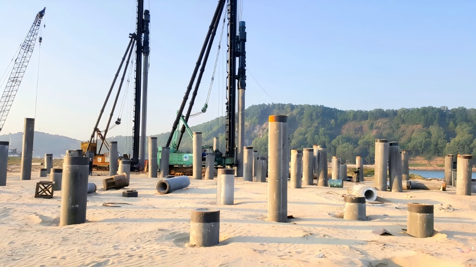 D80/D100 Diesel Hammers Power Port Construction in Quang Ninh Province