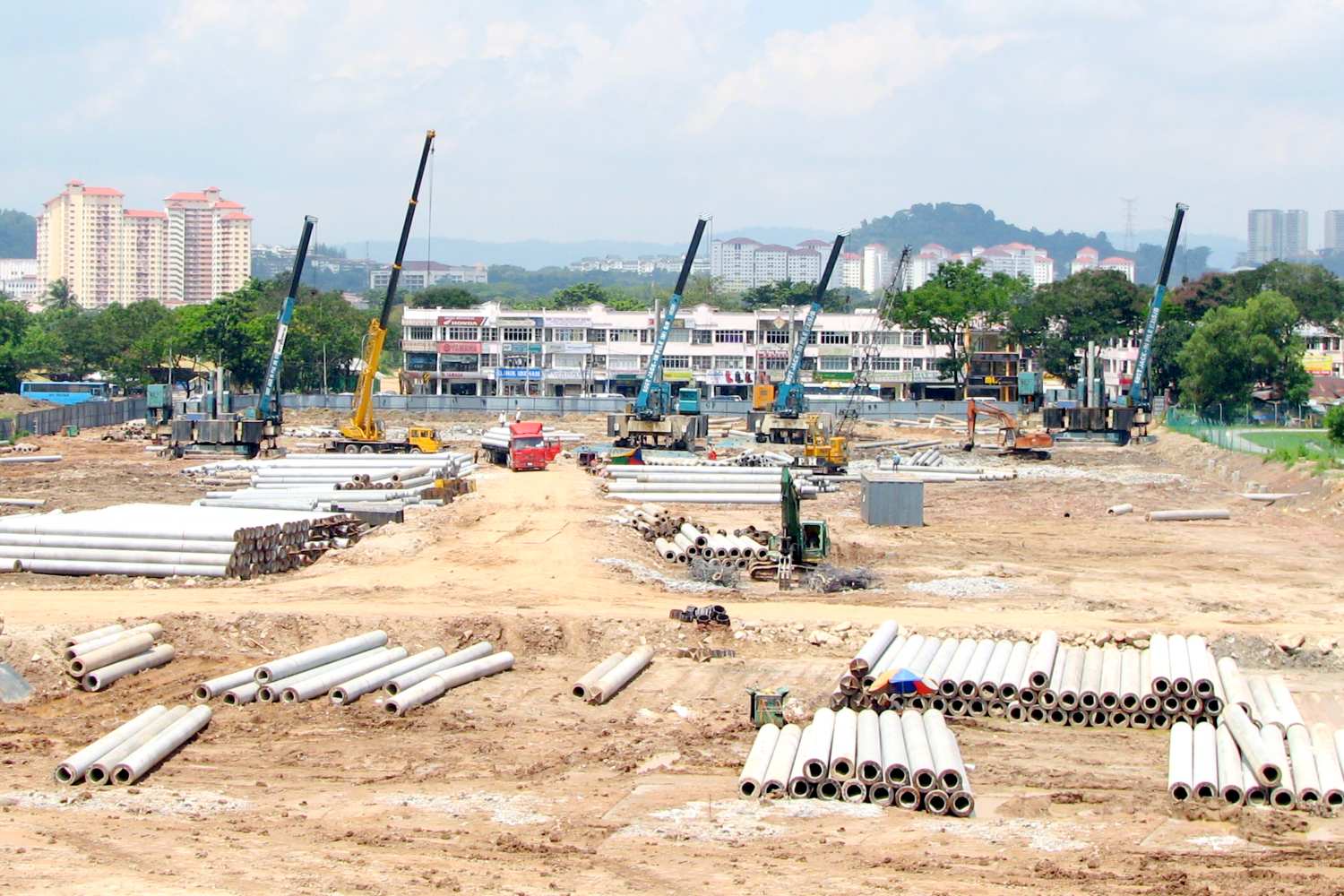  Six PH600 Static Piler Fleet Powers Malaysia Real Estate Development