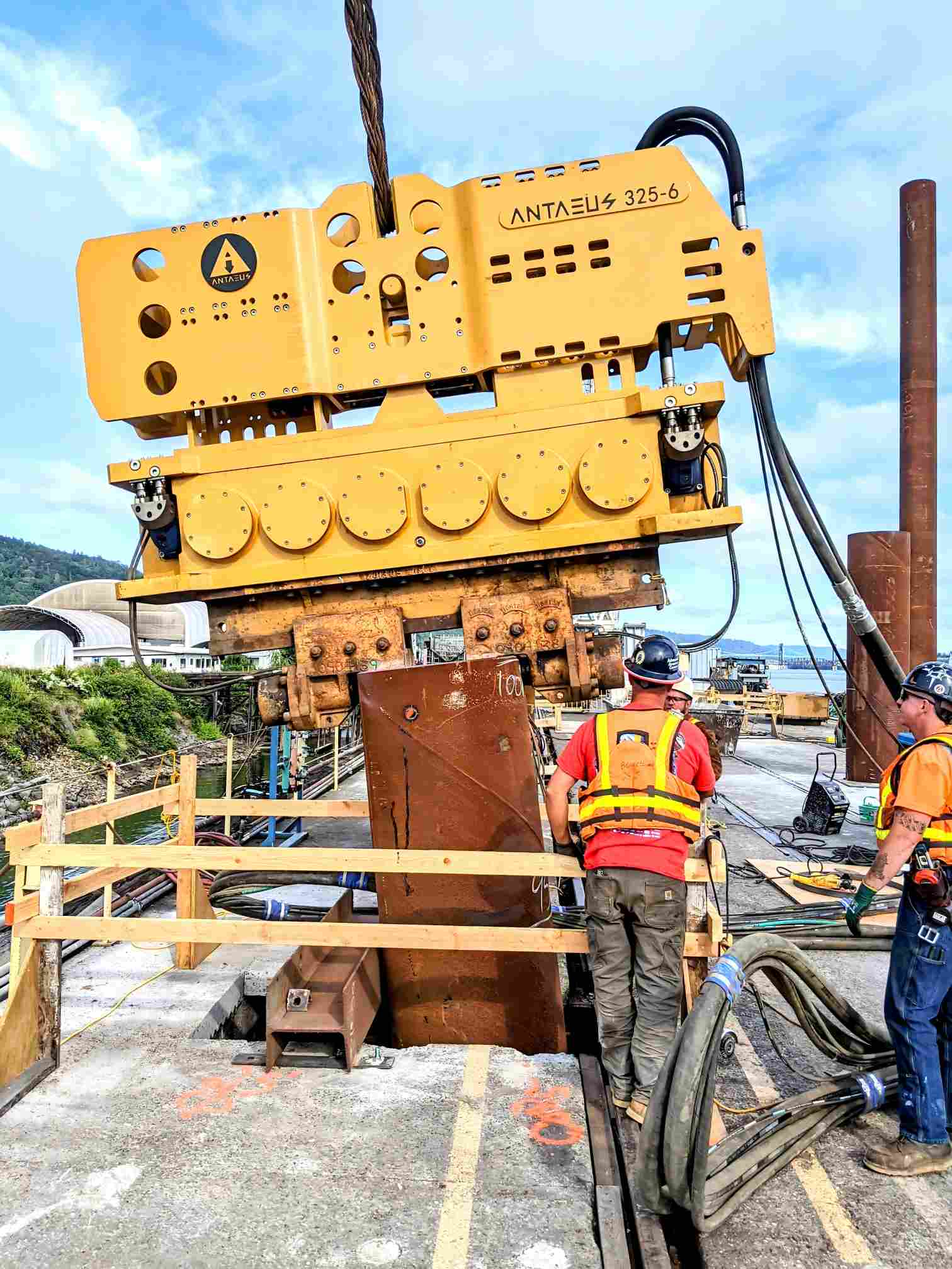 SV325-6 Hydraulic Vibratory Hammer Tackles 100m Ultra-Long Battered Piles for US Terminal Expansion
