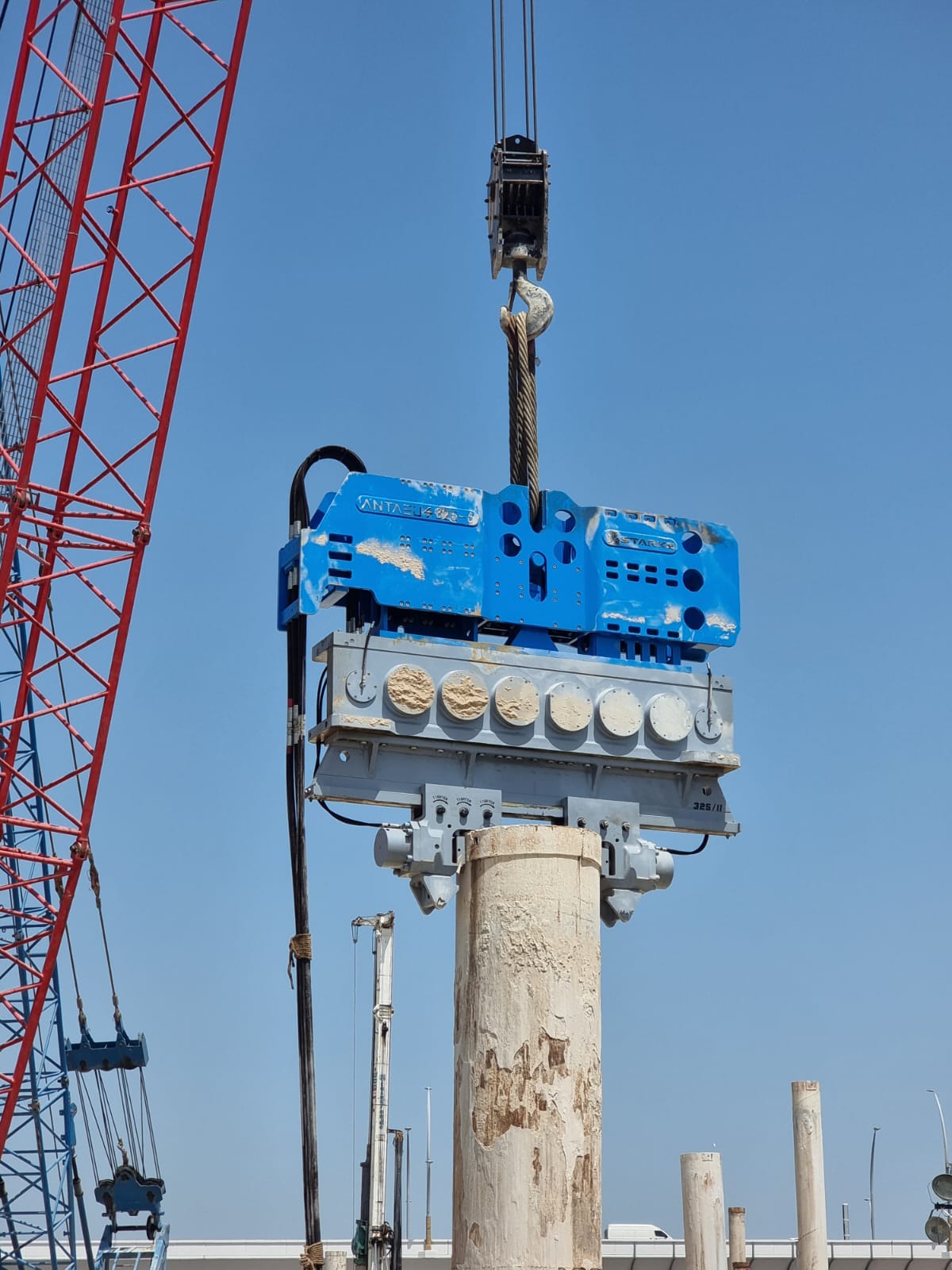 SV325-6 Hydraulic Vibratory Hammer Tackles Complex Sand Layers in UAE, Powering Middle East Infrastructure