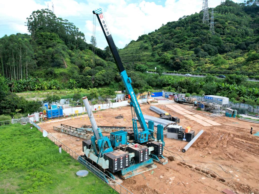 PH350X Hydraulic Piler Overcomes 30° Inclined Piling Challenge, Powering Foundation Construction for Guangzhou Huangpu Project