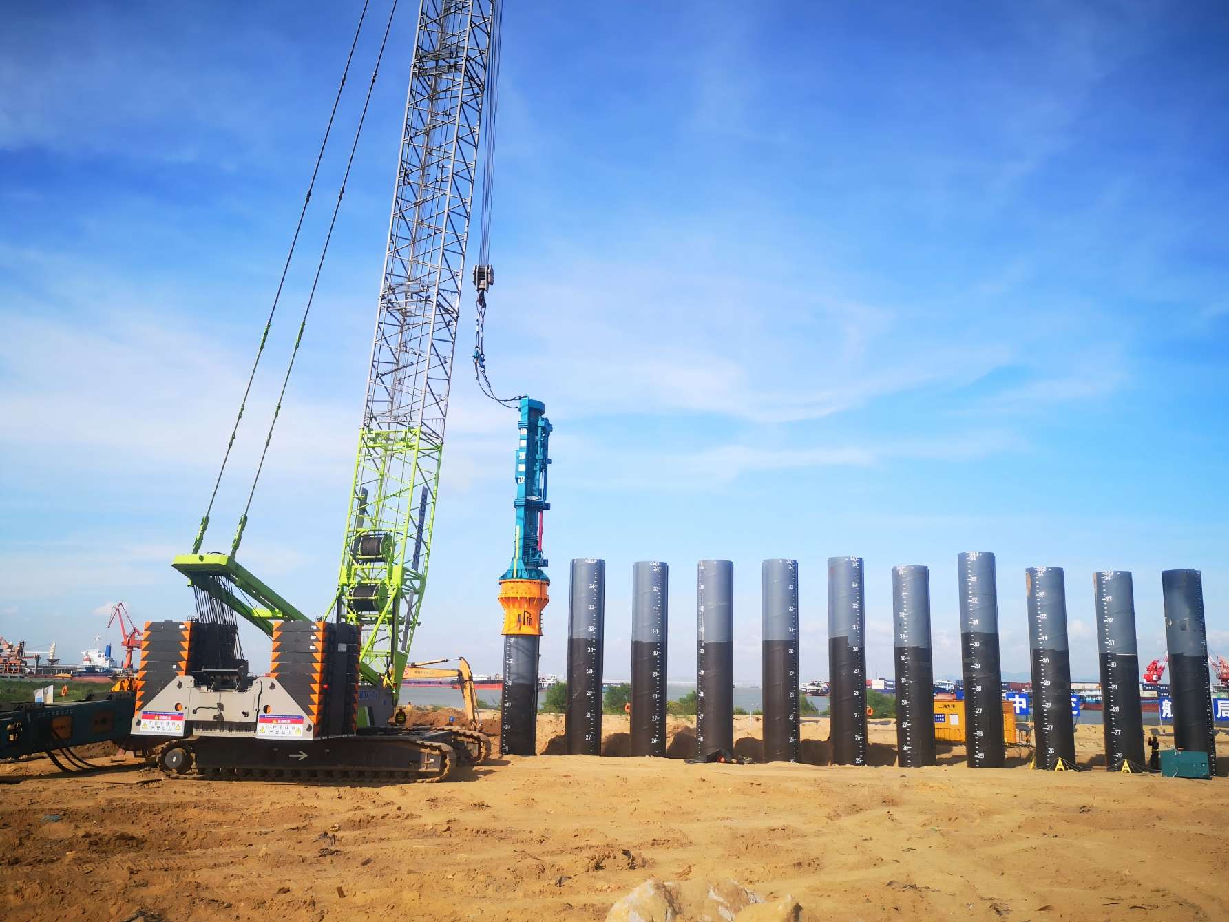 D180 Ultra-High-Energy Diesel Hammer Drives 2.0m Large-Diameter Steel Piles for Nansha Port Expansion in Guangzhou，China