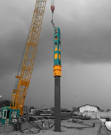Piling with
Crawler Crane Lifting