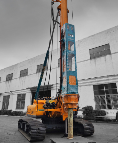 Crawler Piling Rig +
Hydraulic Impact Hammer