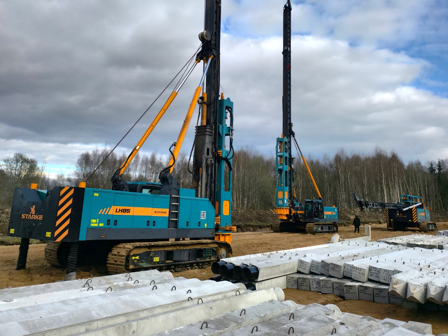 LH85 crawler piling rigs with HHP8 hydraulic impact hammers deployed on the Moscow–St Petersburg high-speed railway project
