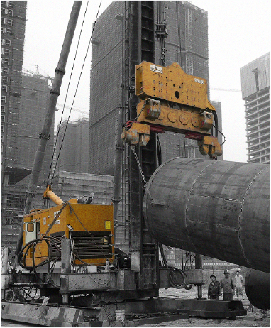 Foot-step piling rig + 
Hydraulic Vibratory Hammer